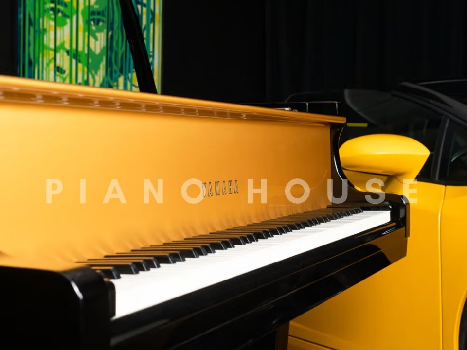 Yamaha G2 Black & Gold Polyester - Góc nhìn thực tế 6